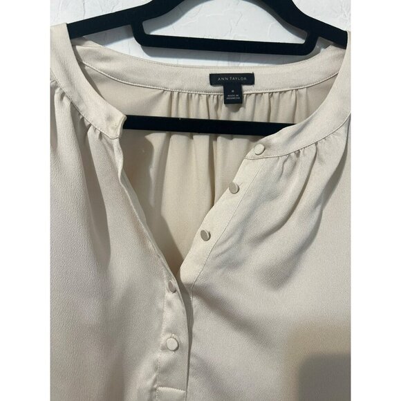 Ann Taylor Cream Sz M Blouse Covered Buttons Balloon Printed Sleeves - Picture 4 of 9